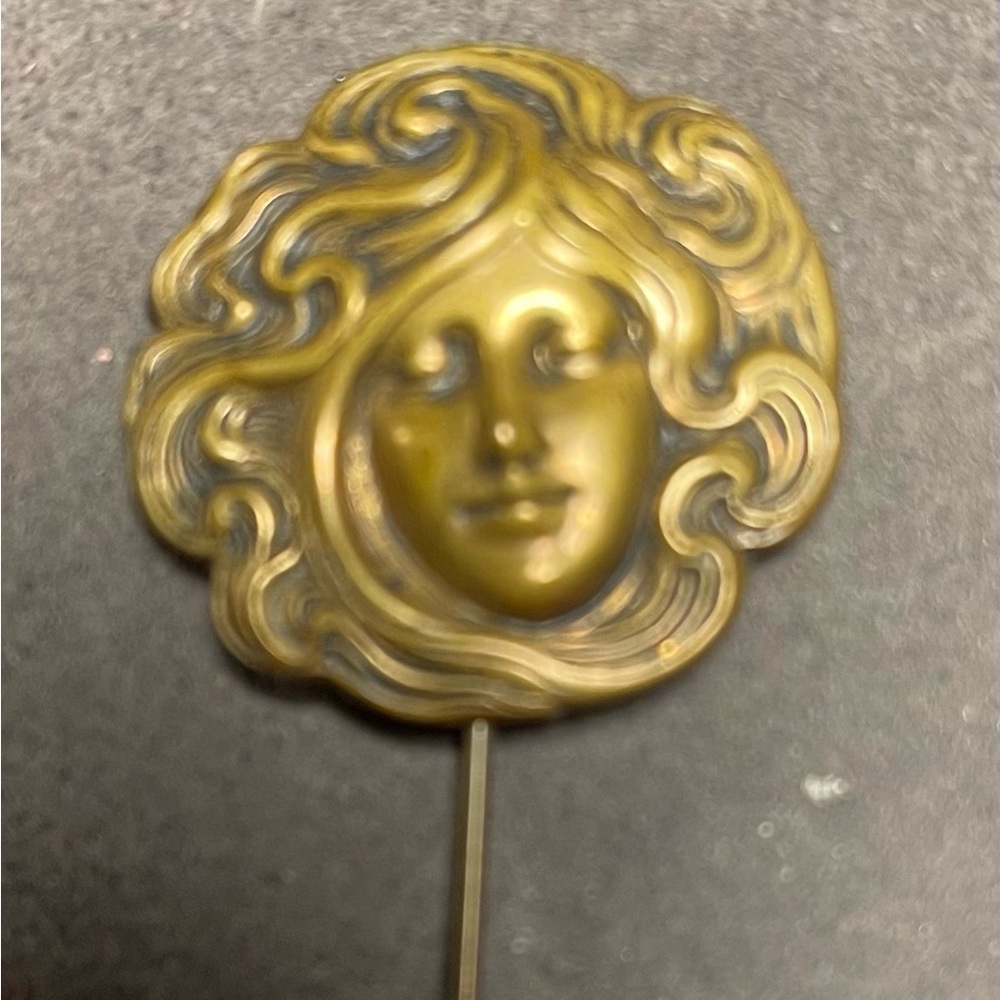 Vintage Art Nouveau Gold Face Stick Pin